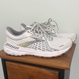 Brooks Women's Gray and White Athletic Shoes